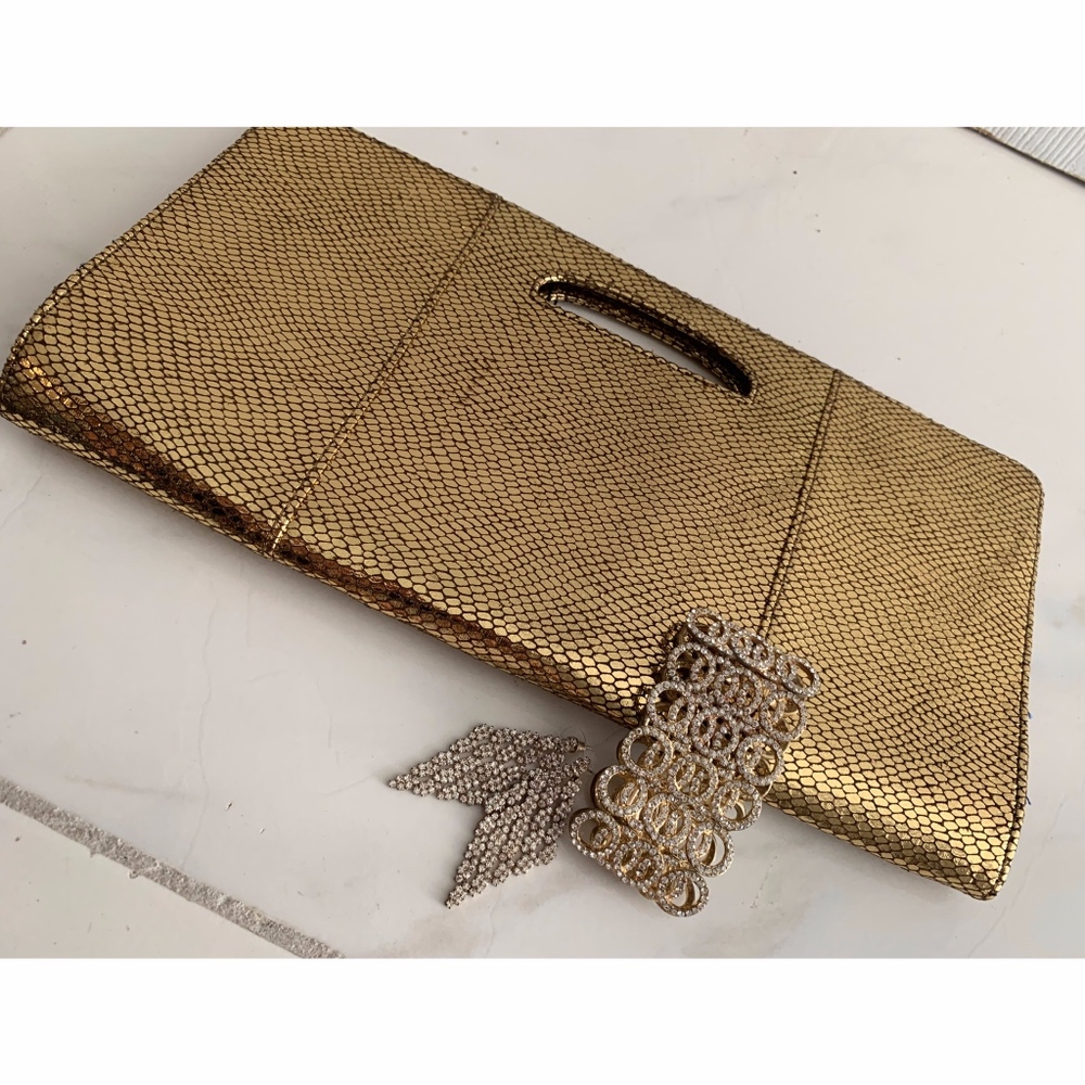 🛑JustFab Gold Clutch w/Jewelry🛑